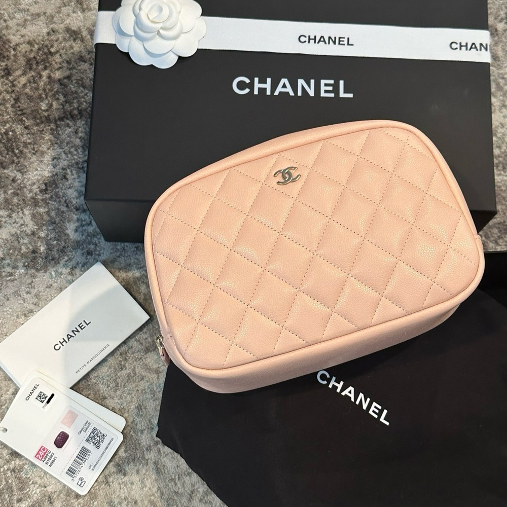 Chanel Caviar Leather Curved Classic Case in Blush